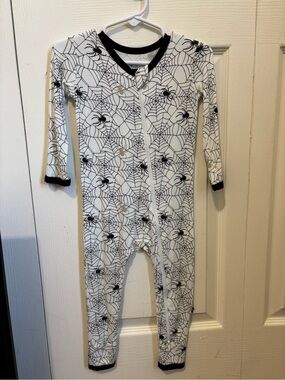 Kyte BABY White and Black Spider Web Zip-Front Pajamas